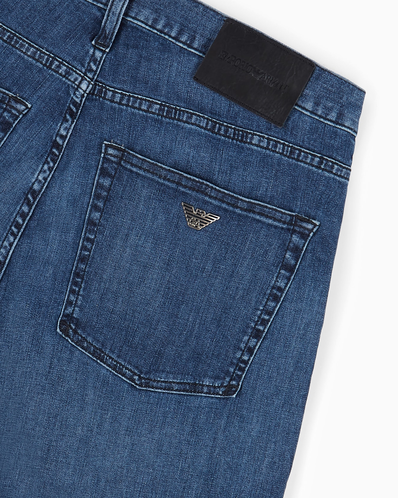 Vaqueros J45 regular fit en denim de 8 onzas con lavado efecto usado Diapositiva 6