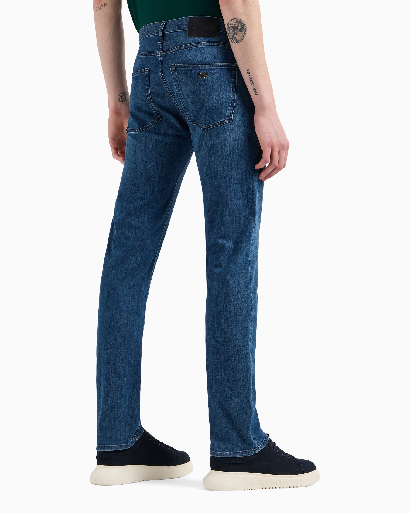 Vaqueros J45 regular fit en denim de 8 onzas con lavado efecto usado Diapositiva 2