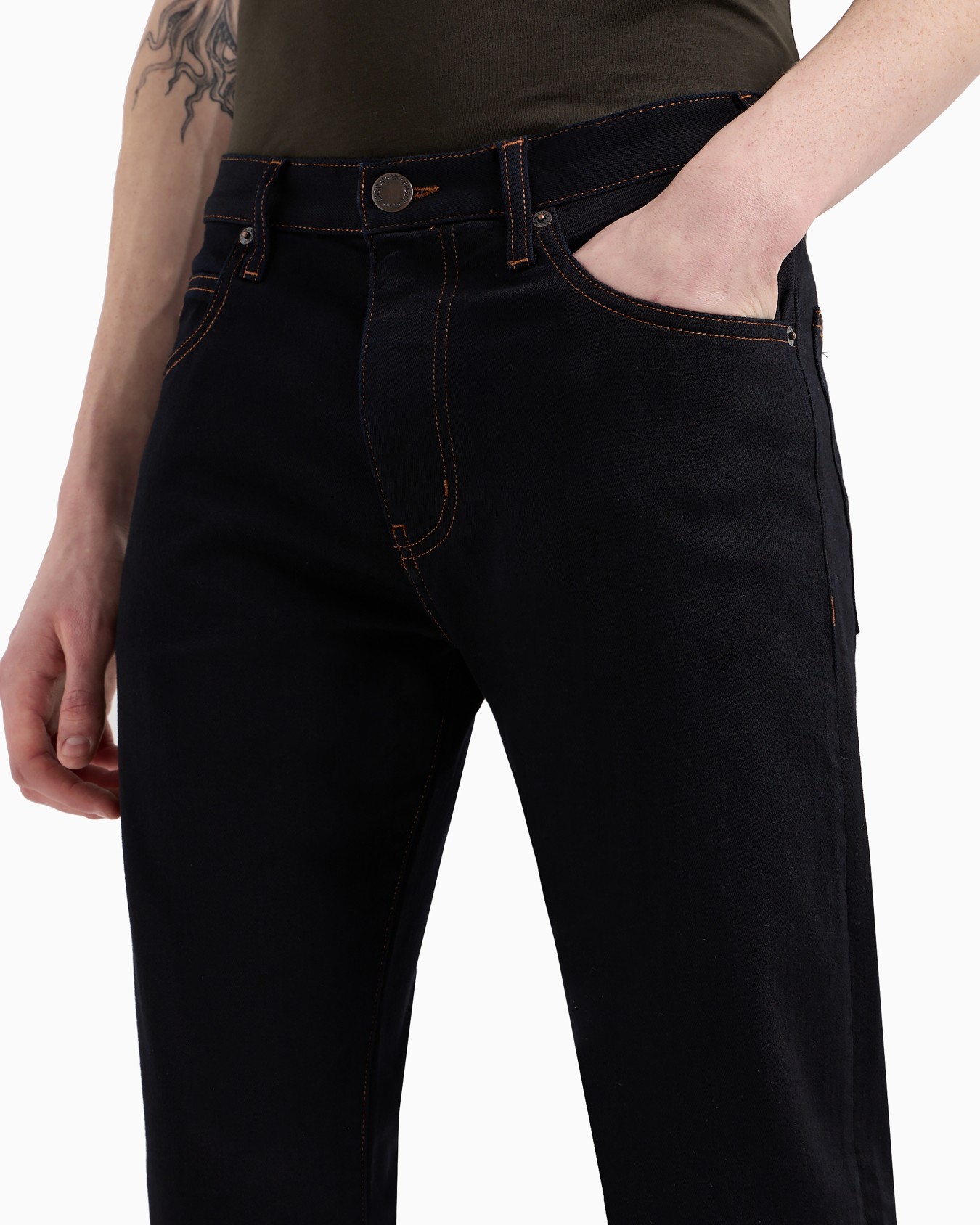 Vaqueros J45 regular fit de cómoda sarga de denim lavado de 10,5 onzas Diapositiva 4