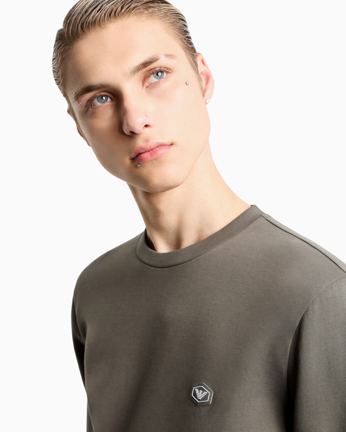 Crew-neck sweatshirt with micro logo patch Slide 4