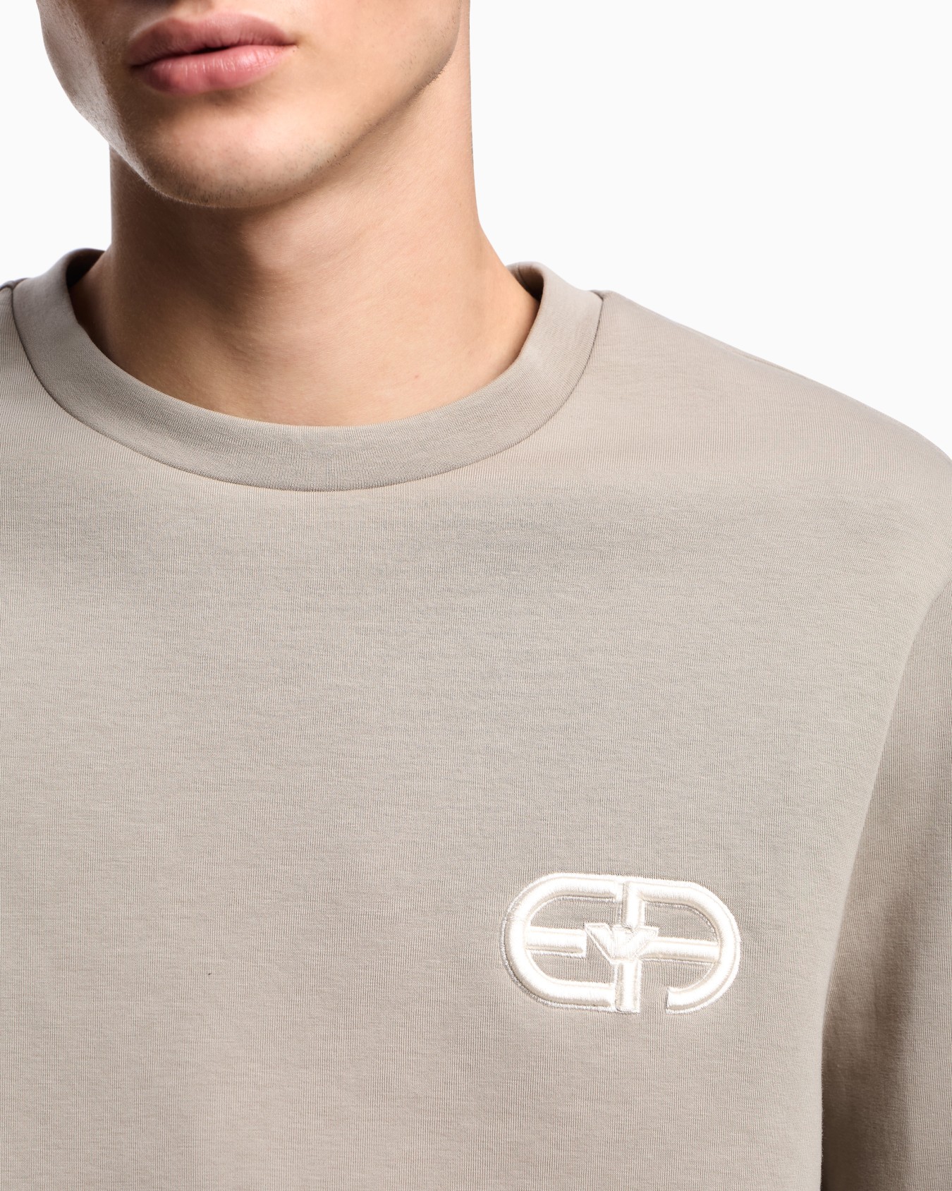 Sweat-shirt en jersey double avec logo EA brodé en relief Diapositive 4