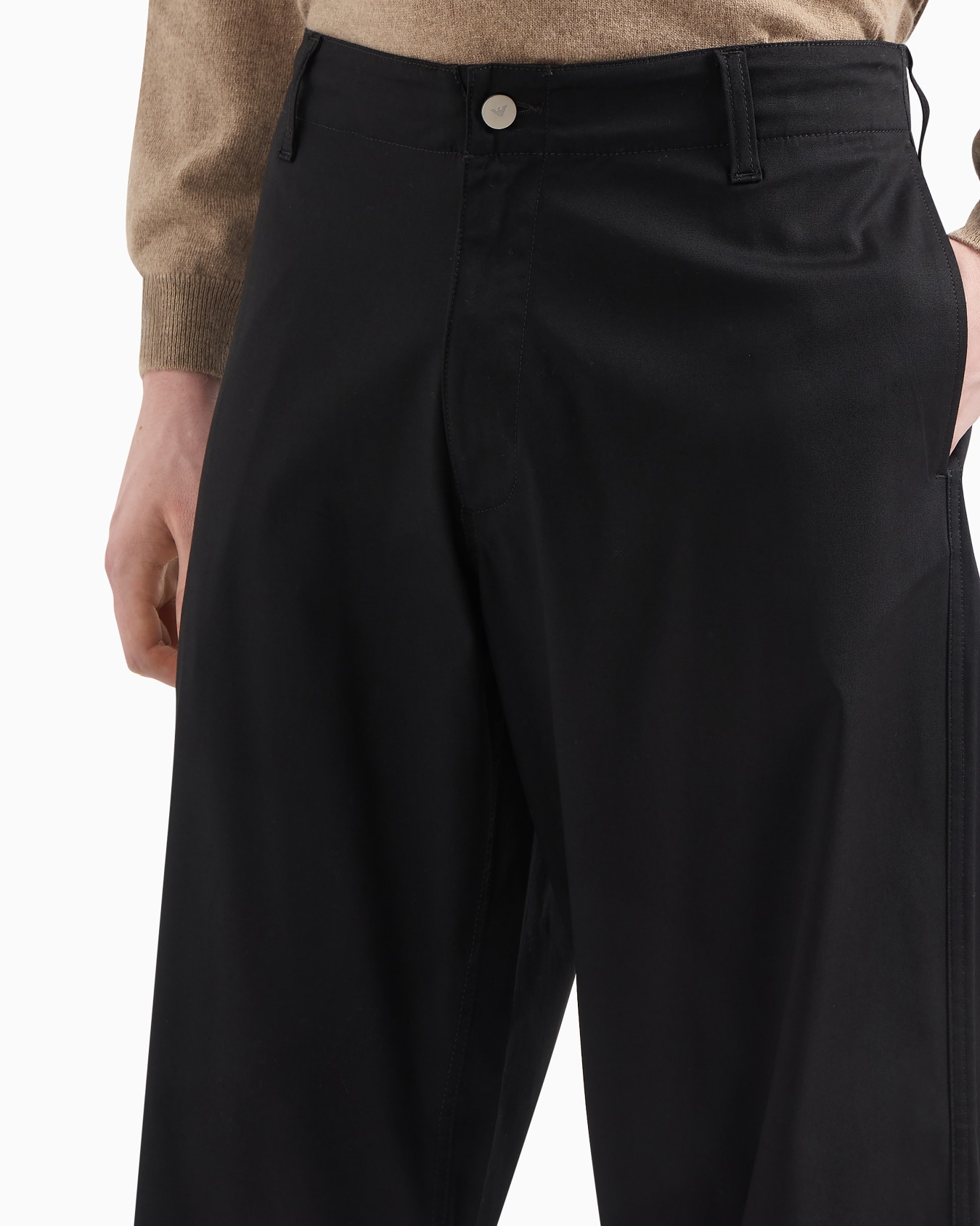 Pantalones modelo chino en gabardina orgánica ASV Diapositiva 4