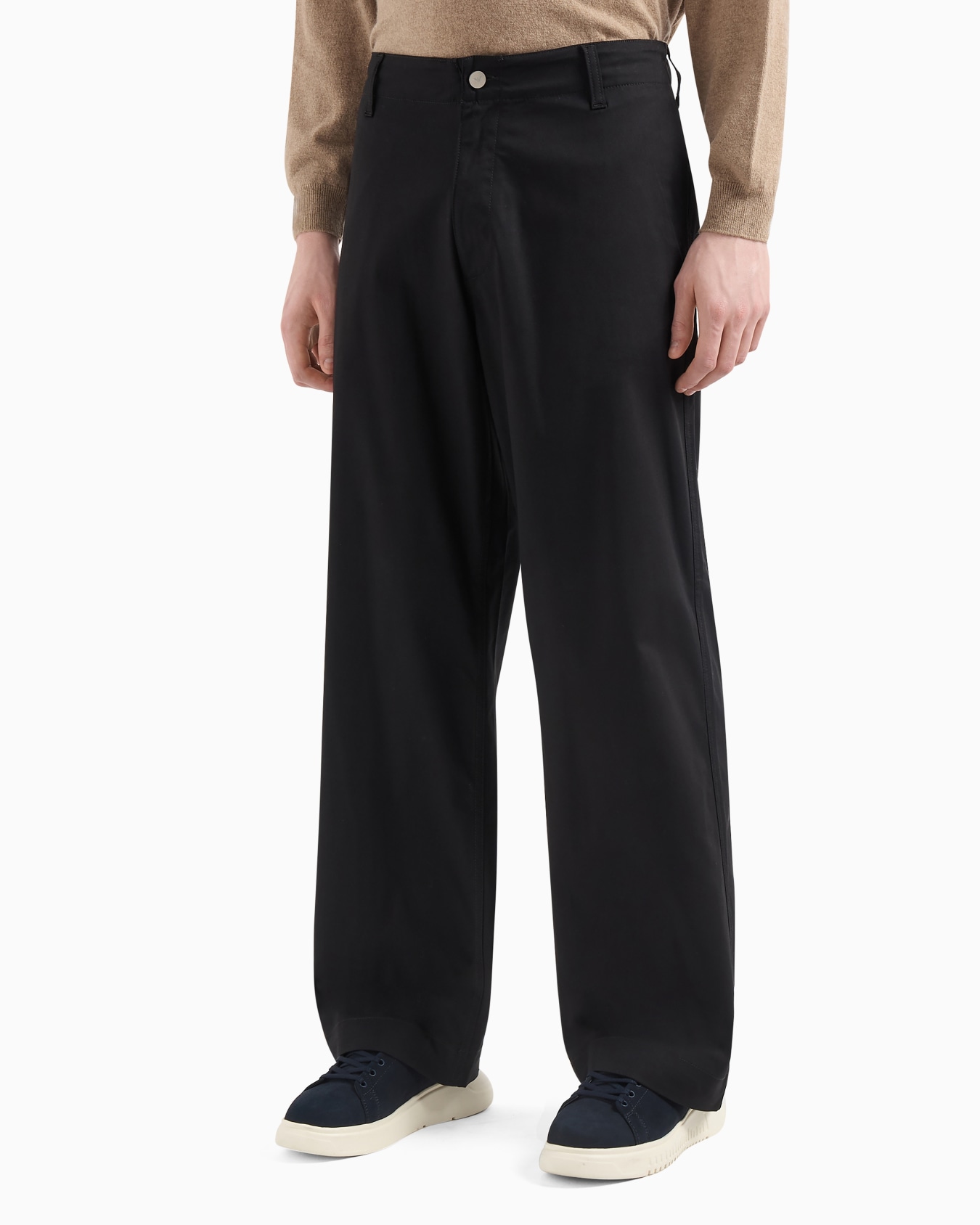 Pantalones modelo chino en gabardina orgánica ASV Diapositiva 1