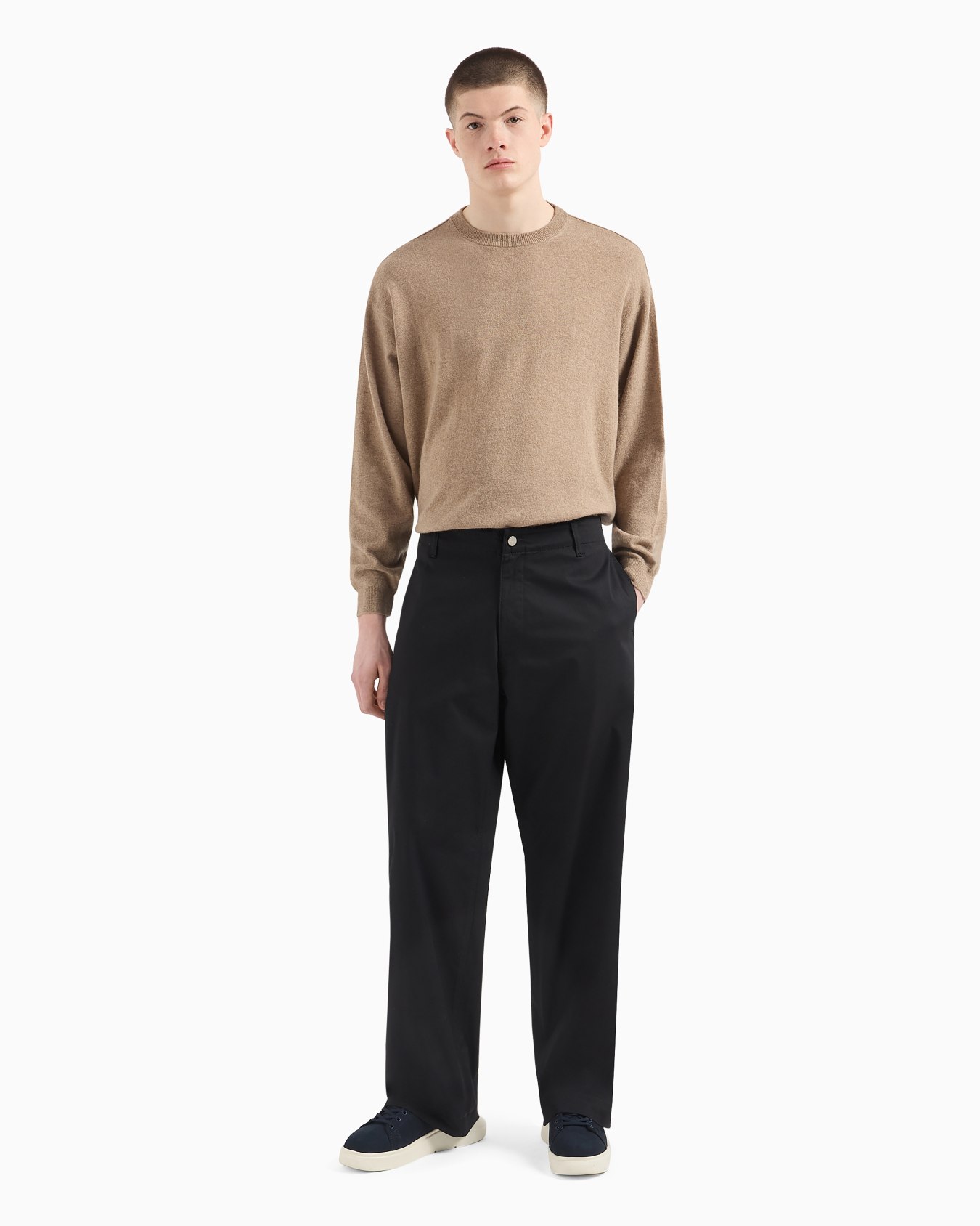 Pantalones modelo chino en gabardina orgánica ASV Diapositiva 3
