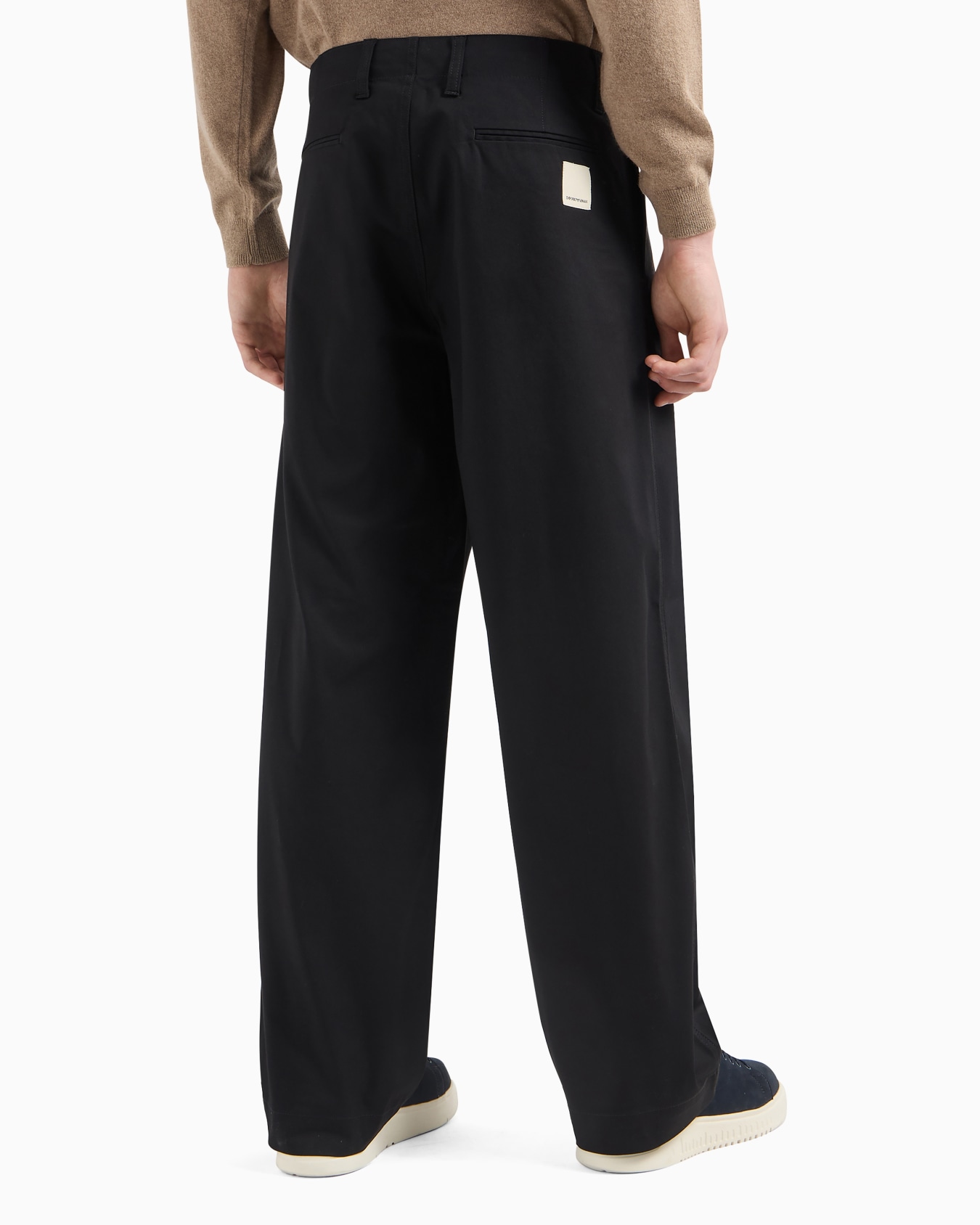 Pantalones modelo chino en gabardina orgánica ASV Diapositiva 2