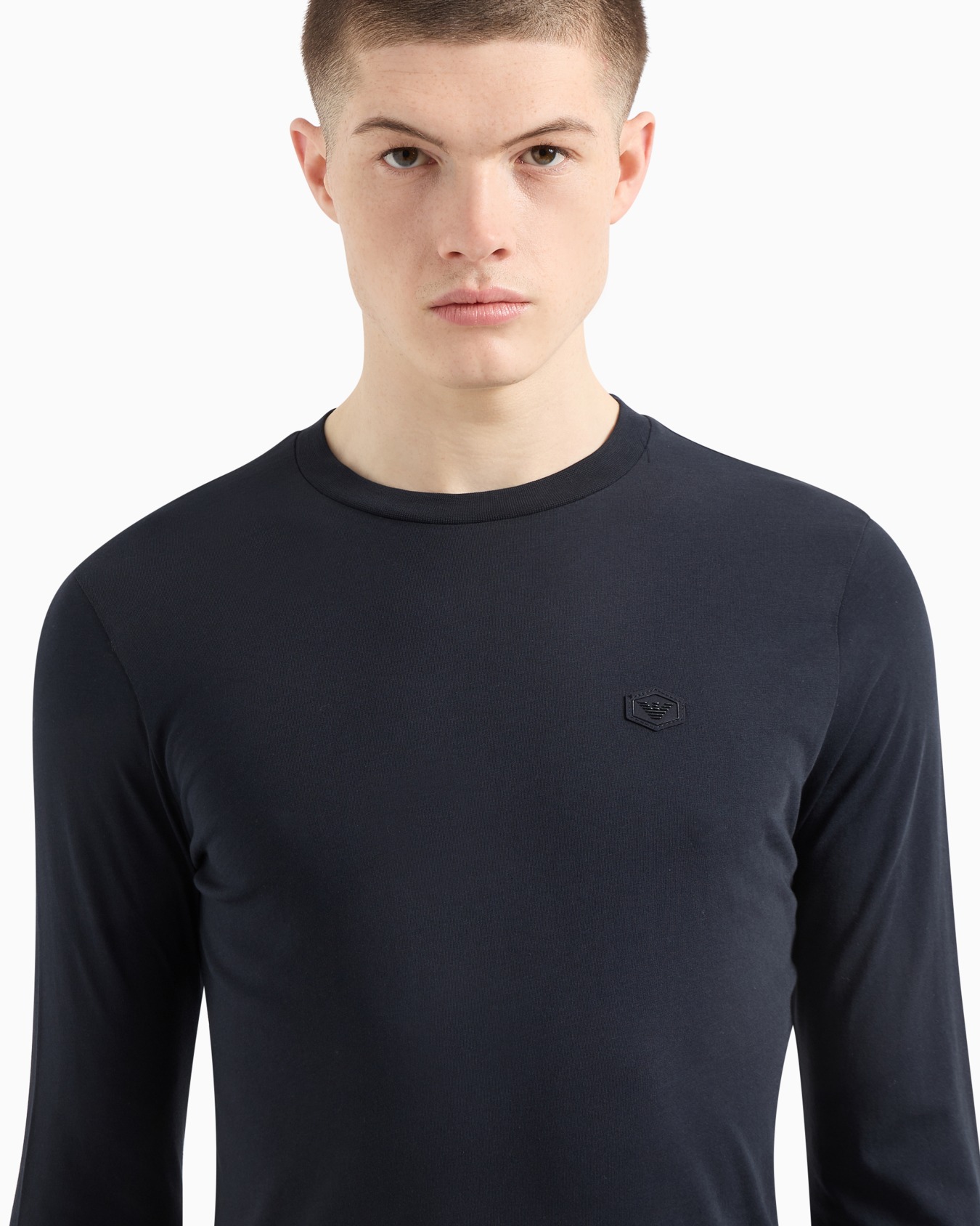 Oberteil aus Supima-Jersey mit kleinem Logo-Aufnäher Folie 4