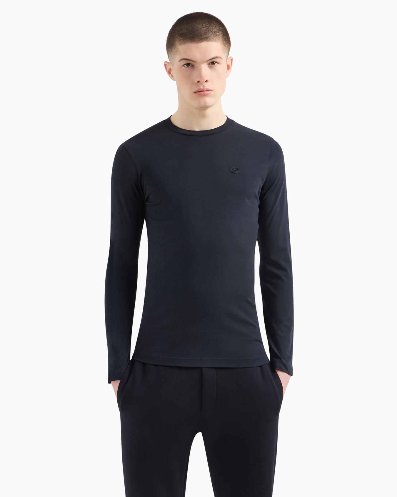 Oberteil aus Supima-Jersey mit kleinem Logo-Aufnäher Folie 1