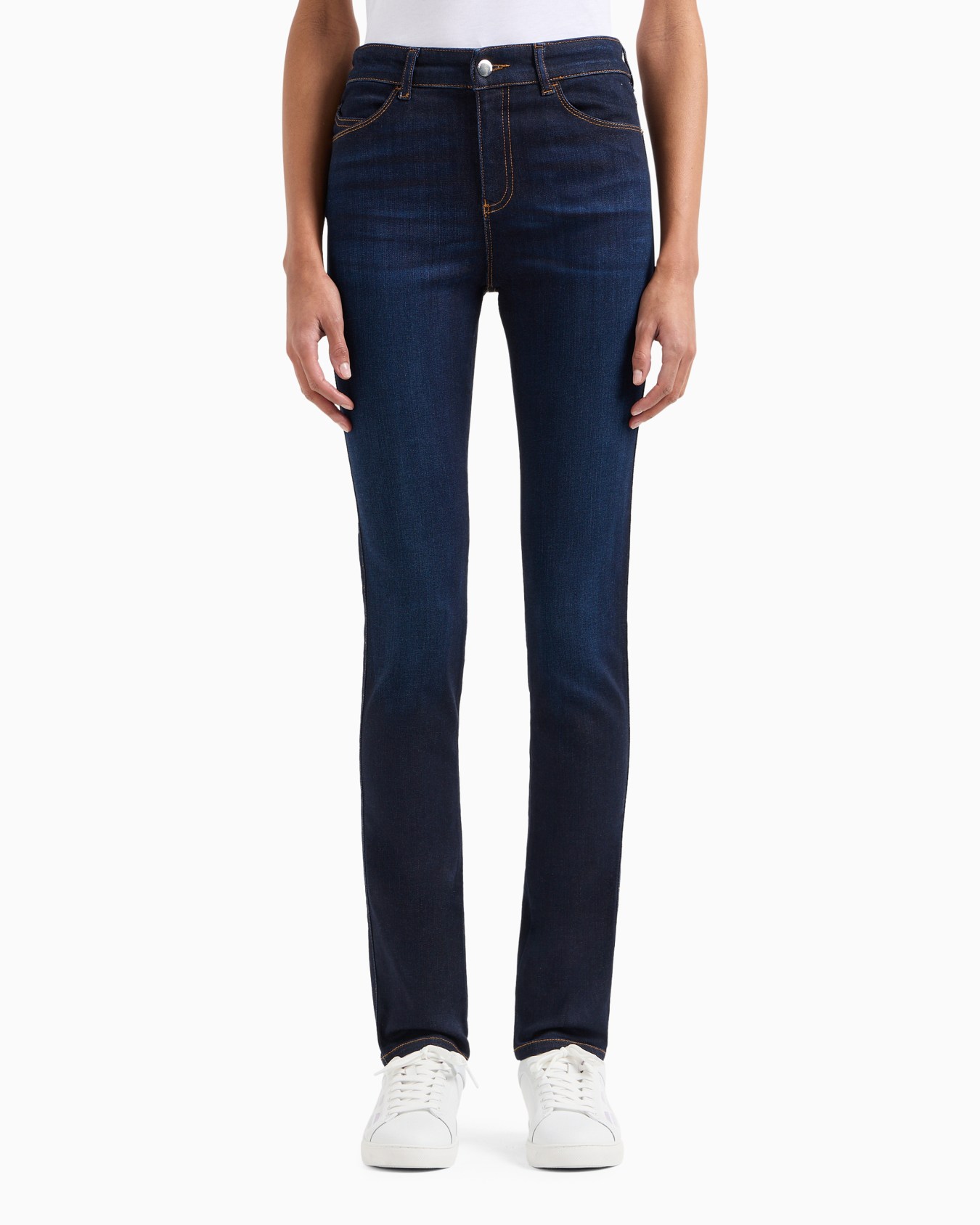 Vaqueros J18 de cintura alta y pernera ceñida en denim lavado de mezcla de lyocell Diapositiva 3
