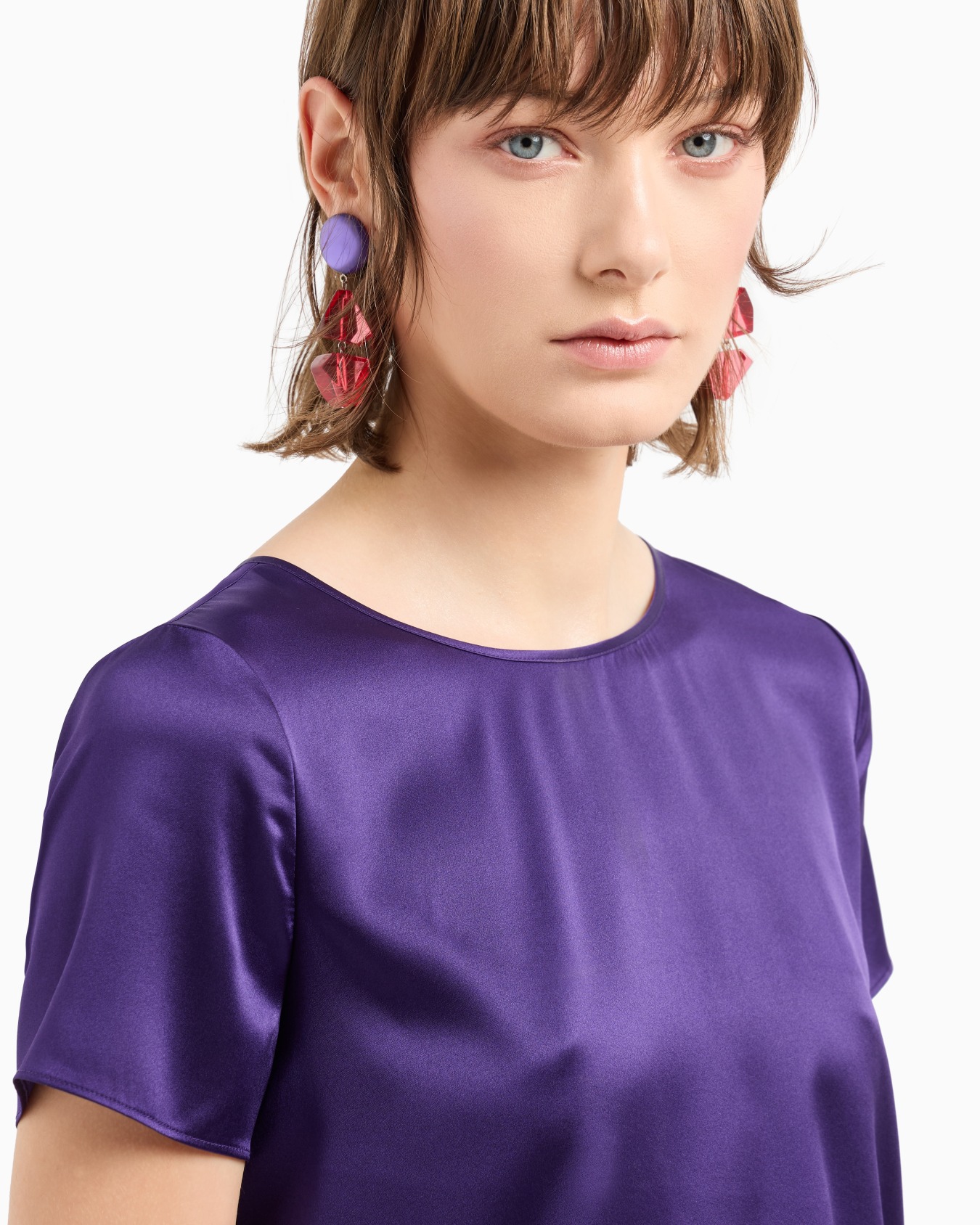 Short-sleeved silk satin blouse Slide 4
