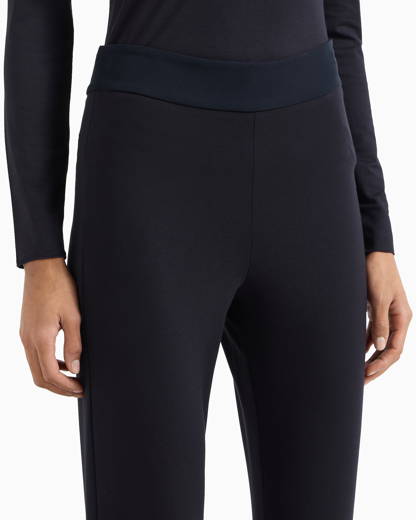 Pantalones de corte ajustado en tejido de punto Milano con banda de raso Diapositiva 4