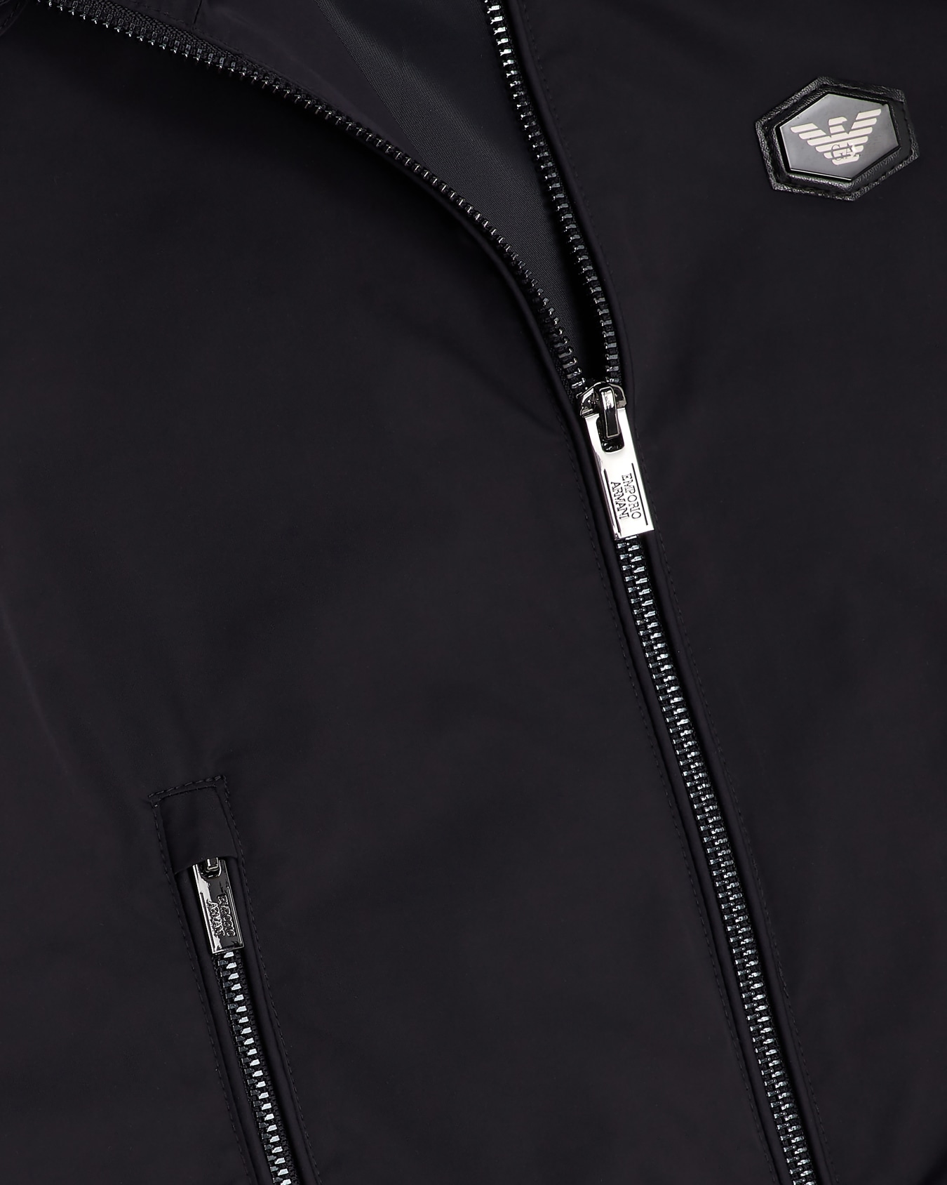 Blouson en nylon déperlant avec capuche et écusson logo Diapositive 1