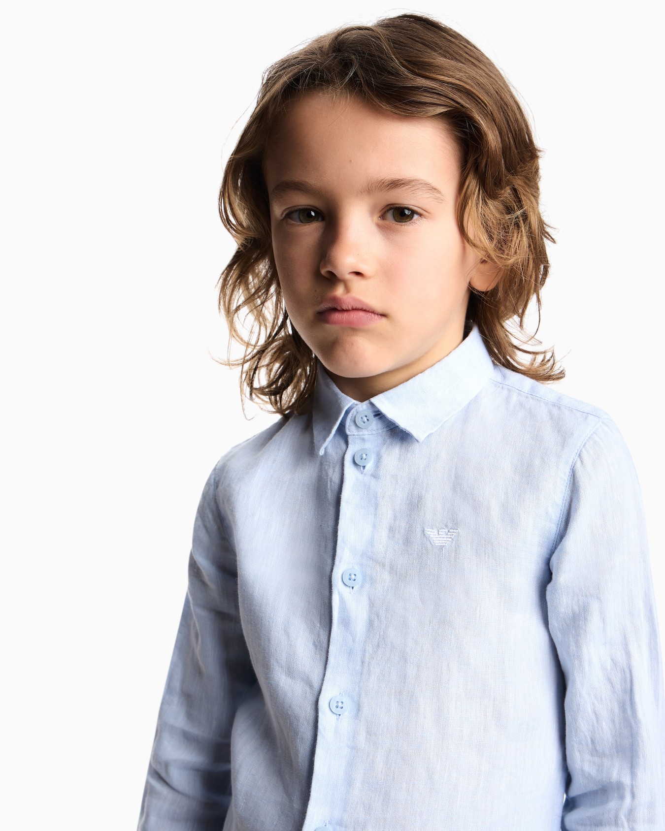 Linen shirt with eagle embroidery Slide 3