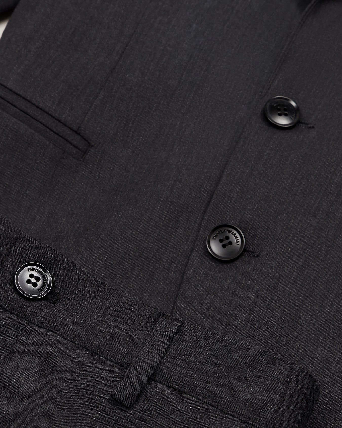 Single-breasted suit in light virgin wool Slide 3