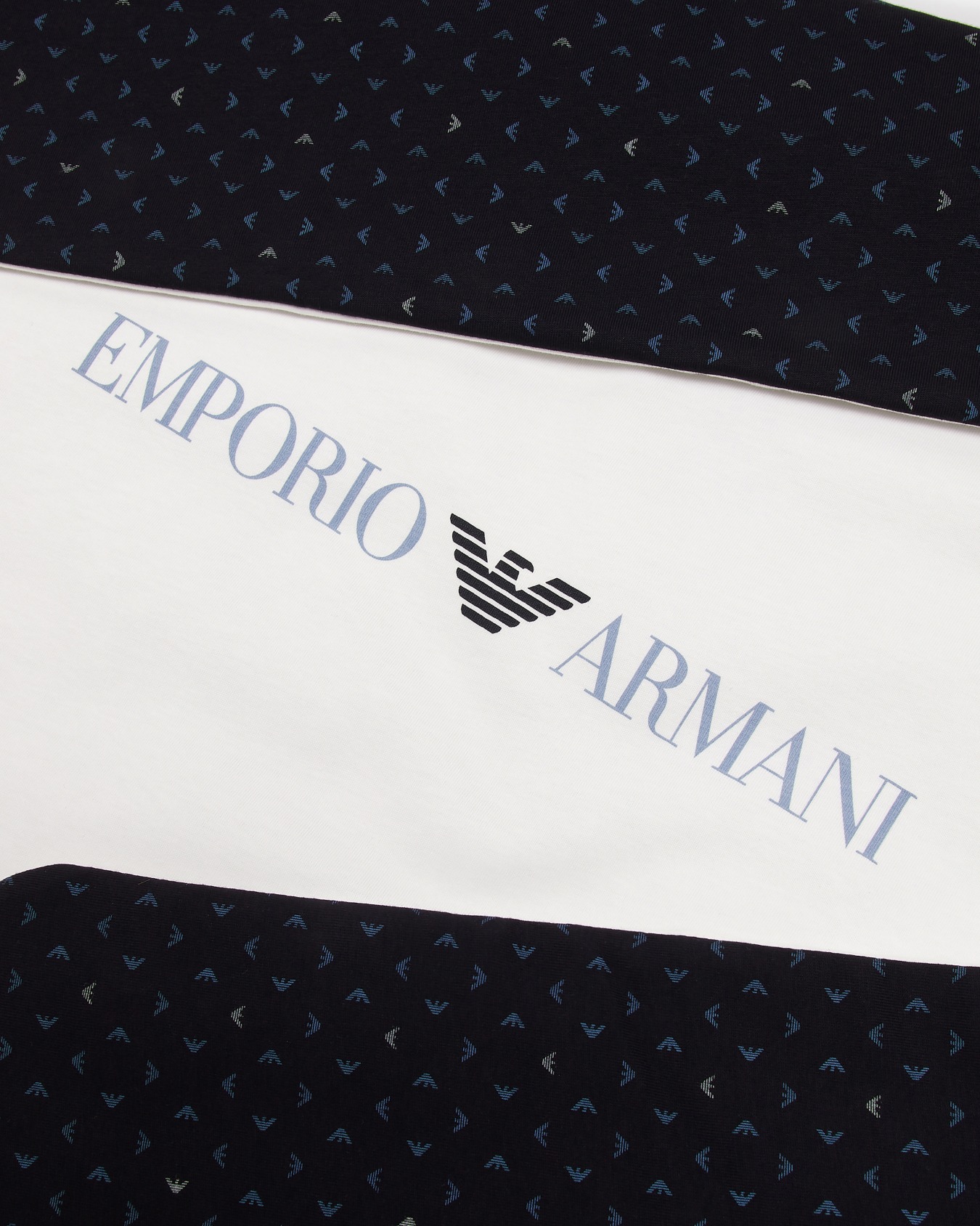 Double-faced blanket with op-art logo and eagles Slide 1
