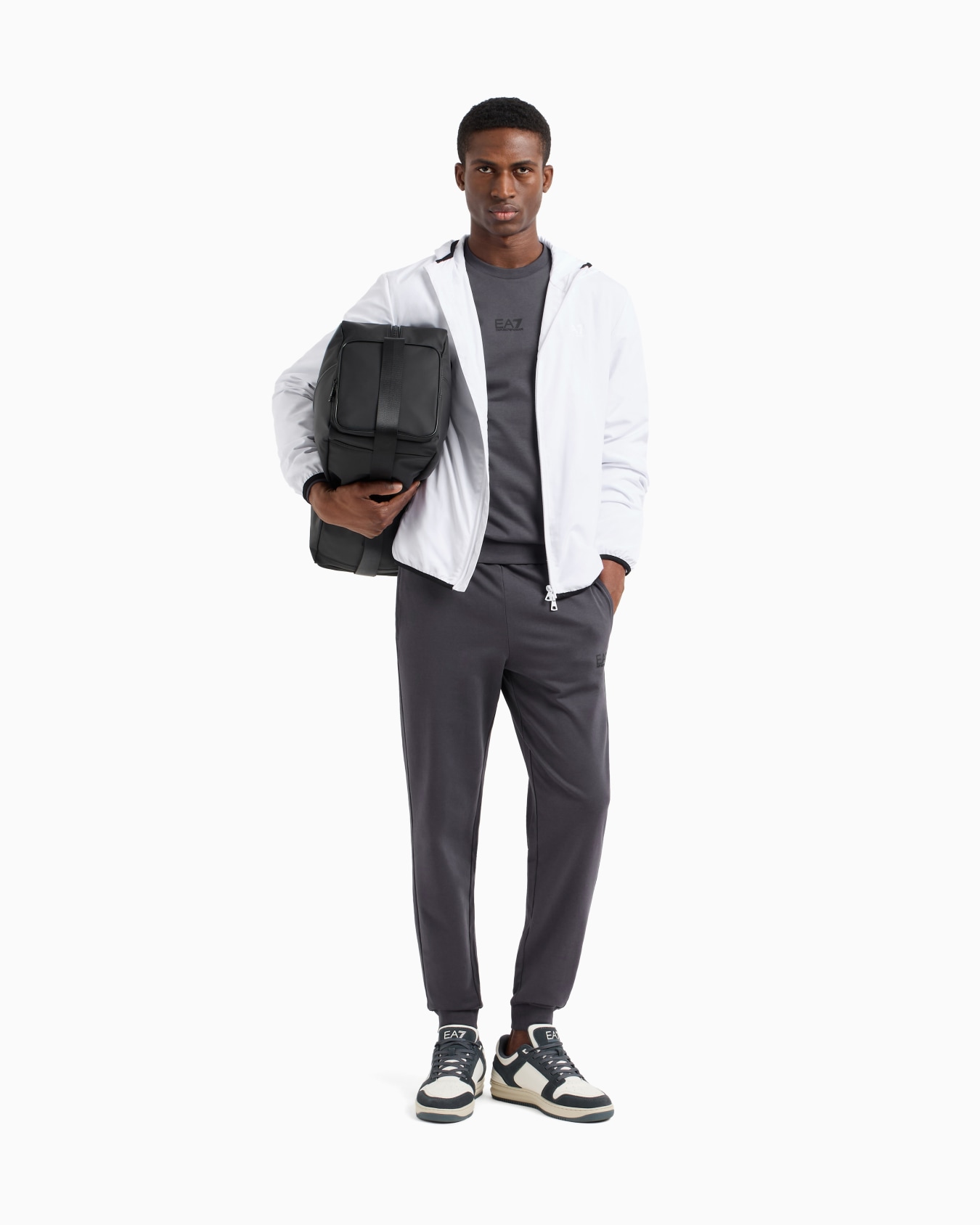 Bomber con capucha de tejido reciclado Core Identity Diapositiva 1