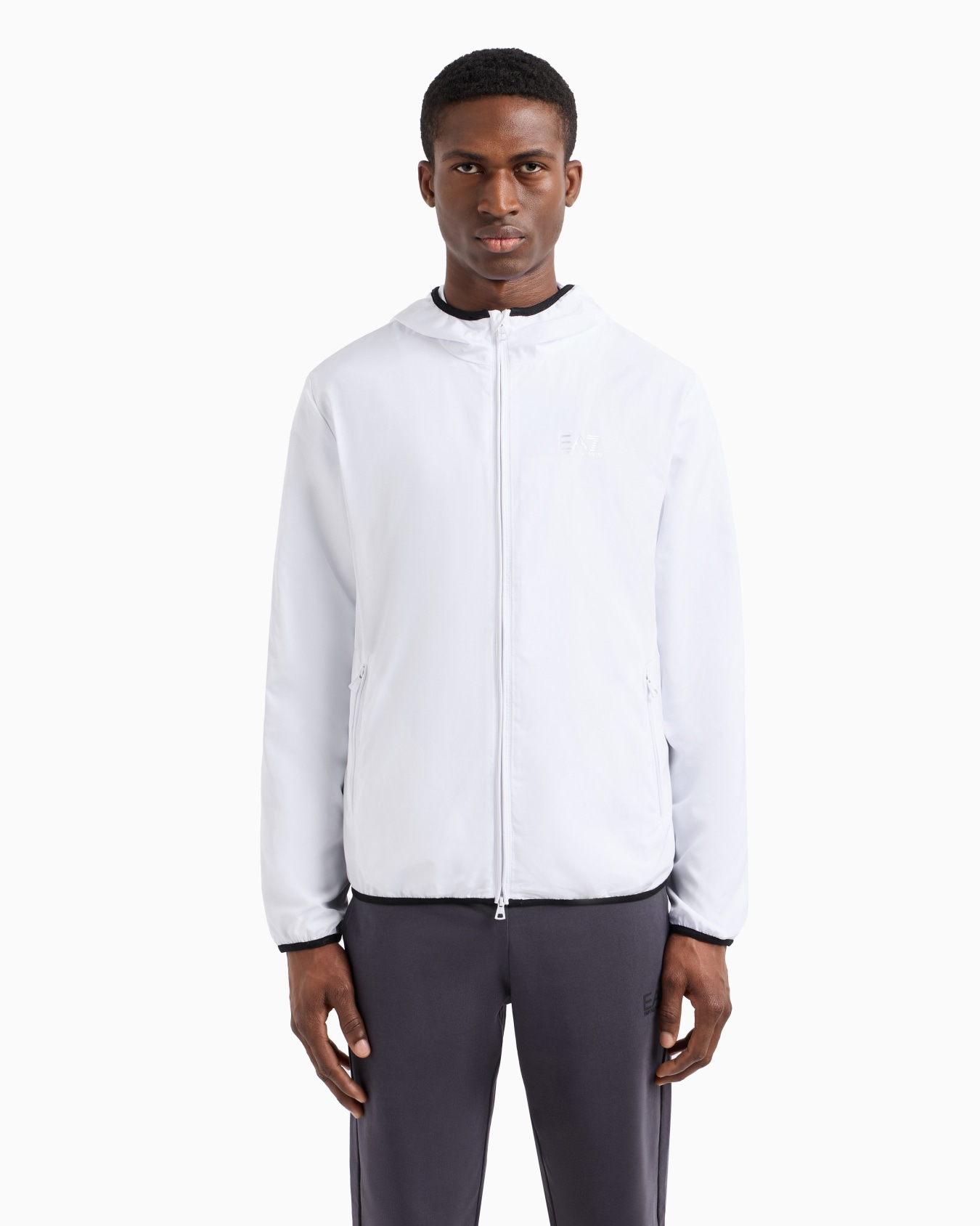 Bomber con capucha de tejido reciclado Core Identity Diapositiva 3