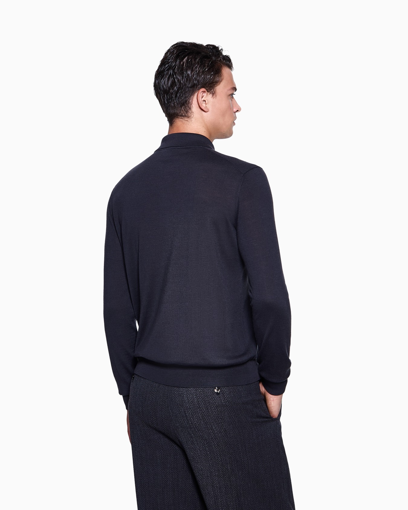 Long-sleeved polo shirt in virgin wool Slide 2