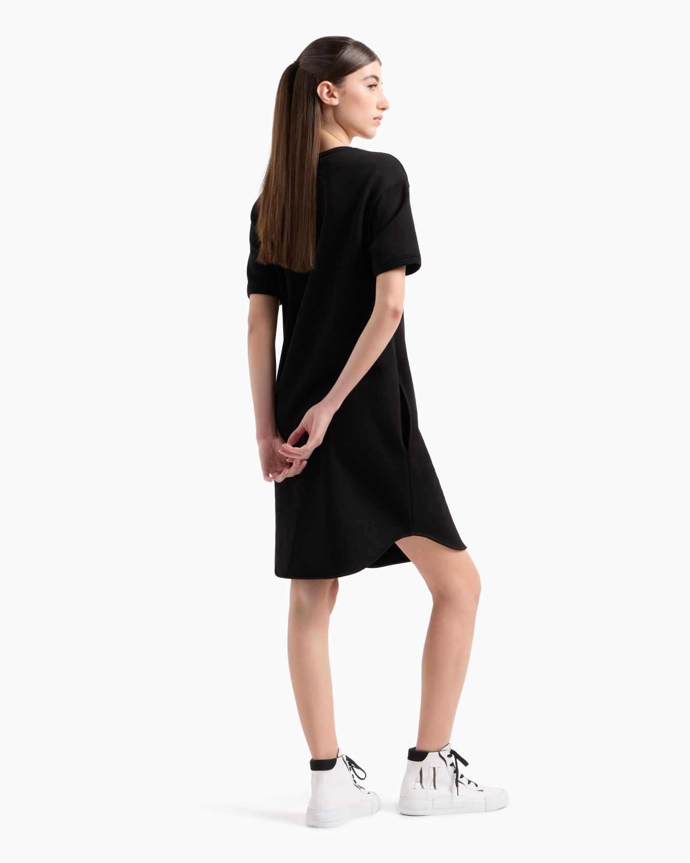 Vestido de punto con logo en relieve Diapositiva 2