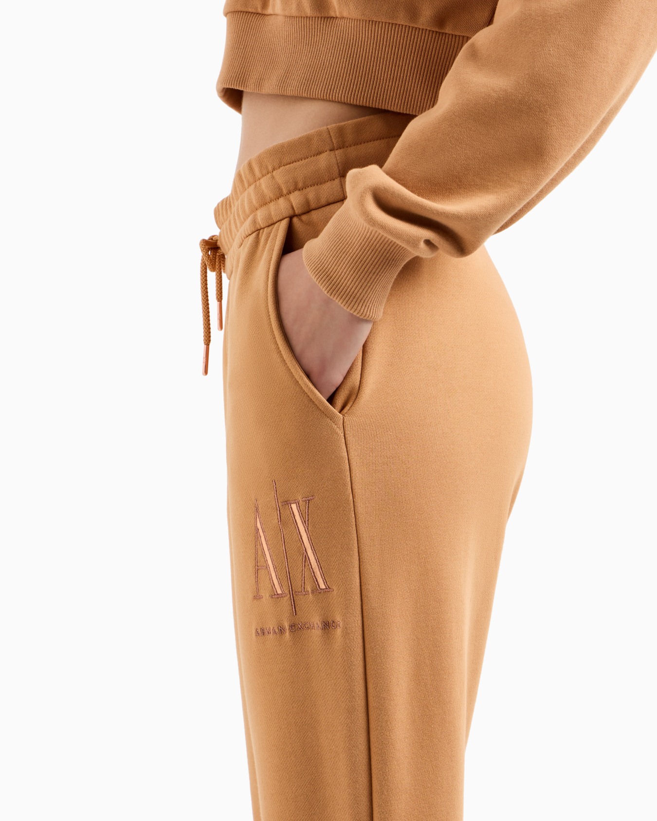 Soft yarn jogger pants with logo Slide 4