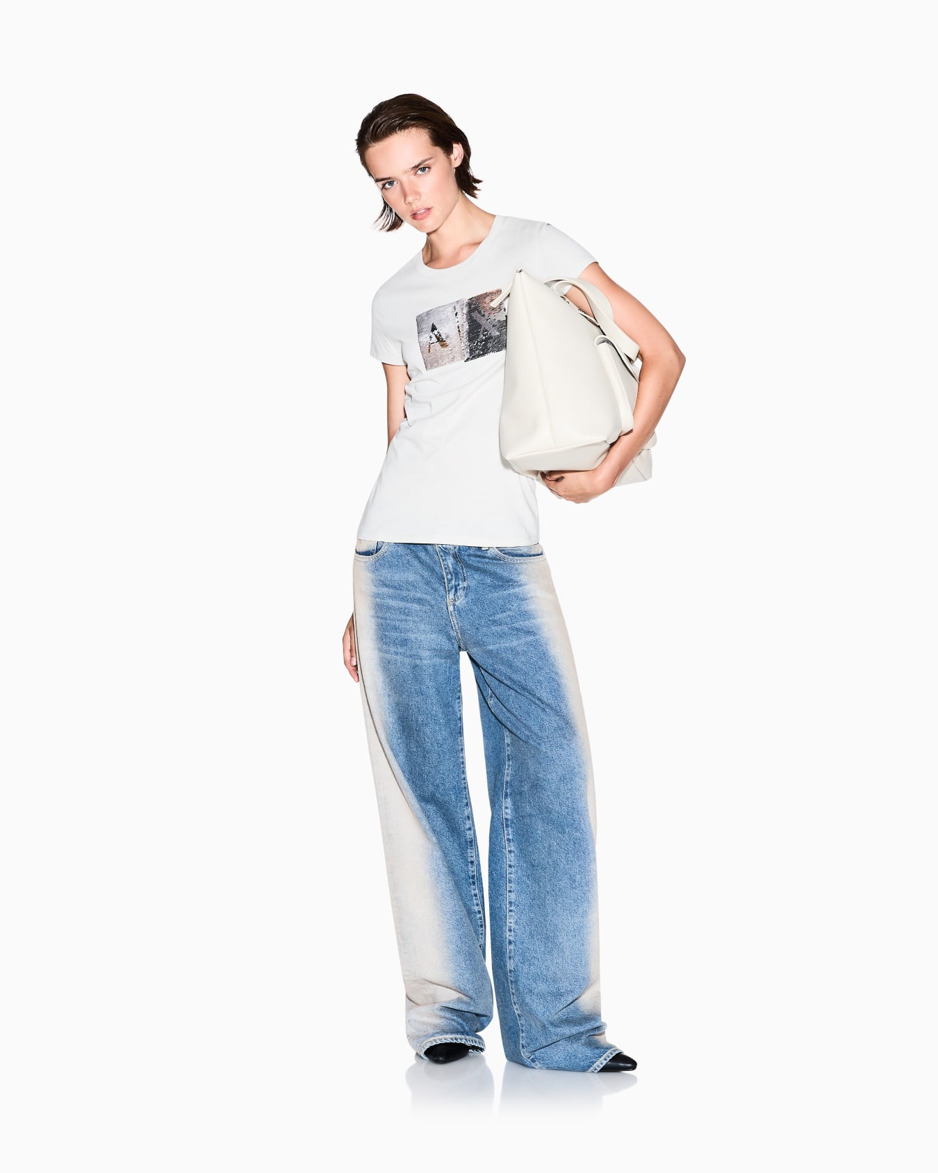 T-shirt slim fit con logo con strass Slide 1