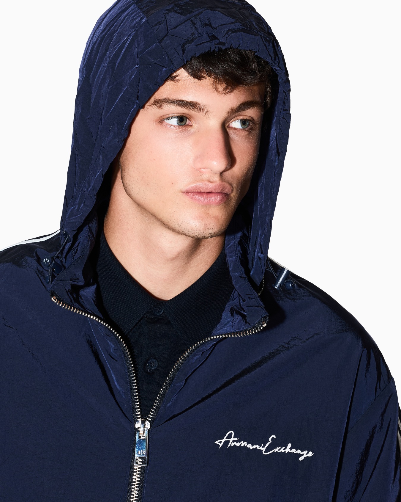 Jacke mit durchgehendem Reißverschluss und kontrastierenden Streifen Folie 4