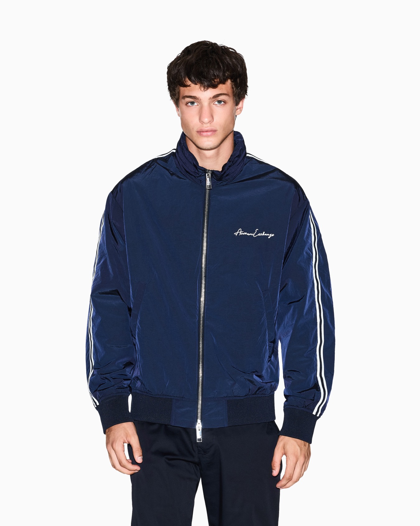 Jacke mit durchgehendem Reißverschluss und kontrastierenden Streifen Folie 3