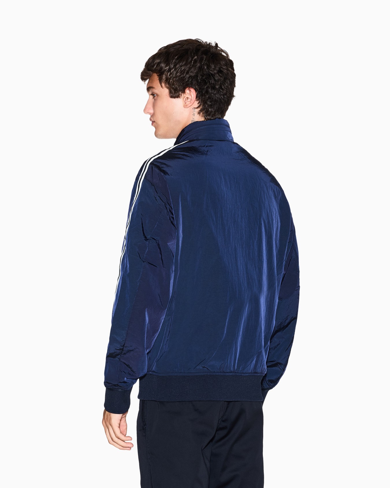 Jacke mit durchgehendem Reißverschluss und kontrastierenden Streifen Folie 2