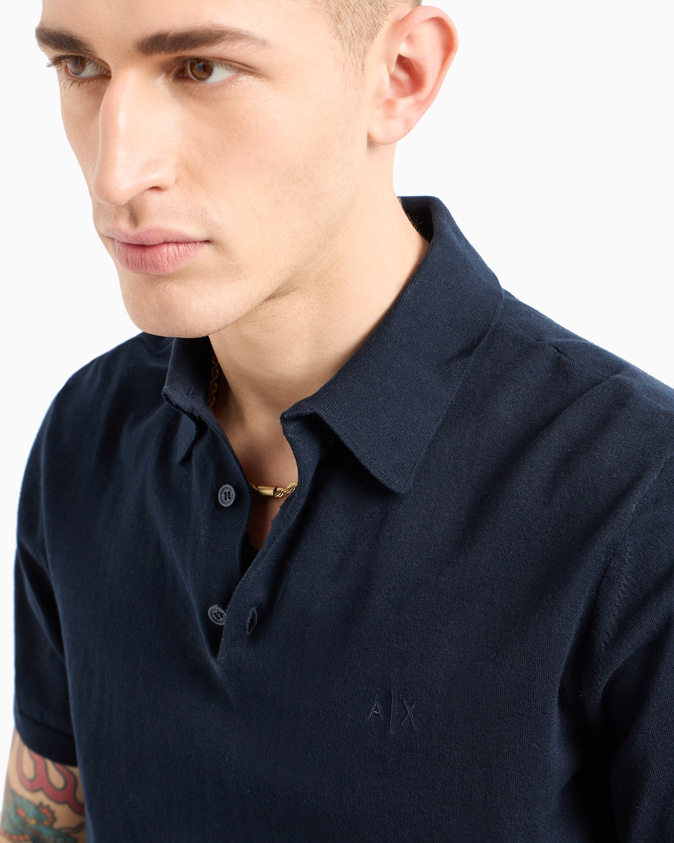 Polo de piqué con detalles en contraste Diapositiva 4
