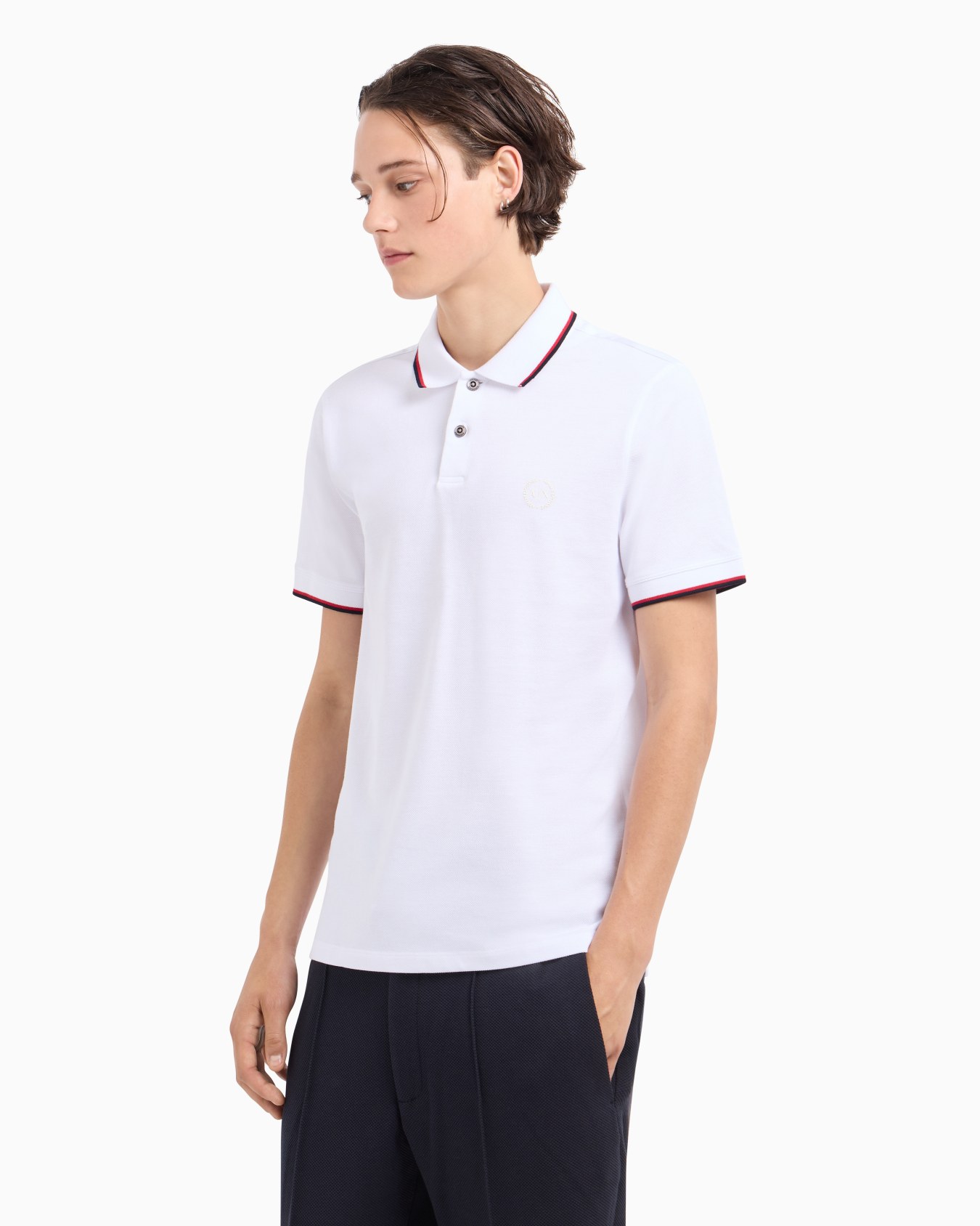Piquet polo with contrasting details Slide 3