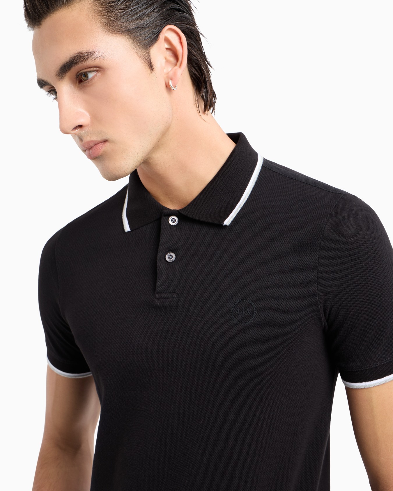 Piquet polo with contrasting details Slide 4