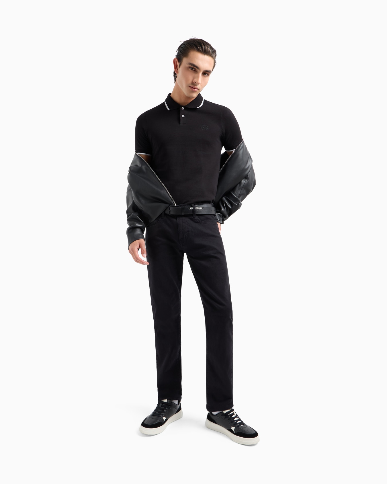 Piquet polo with contrasting details Slide 1