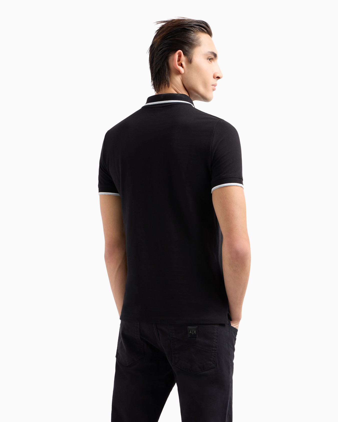 Piquet polo with contrasting details Slide 2