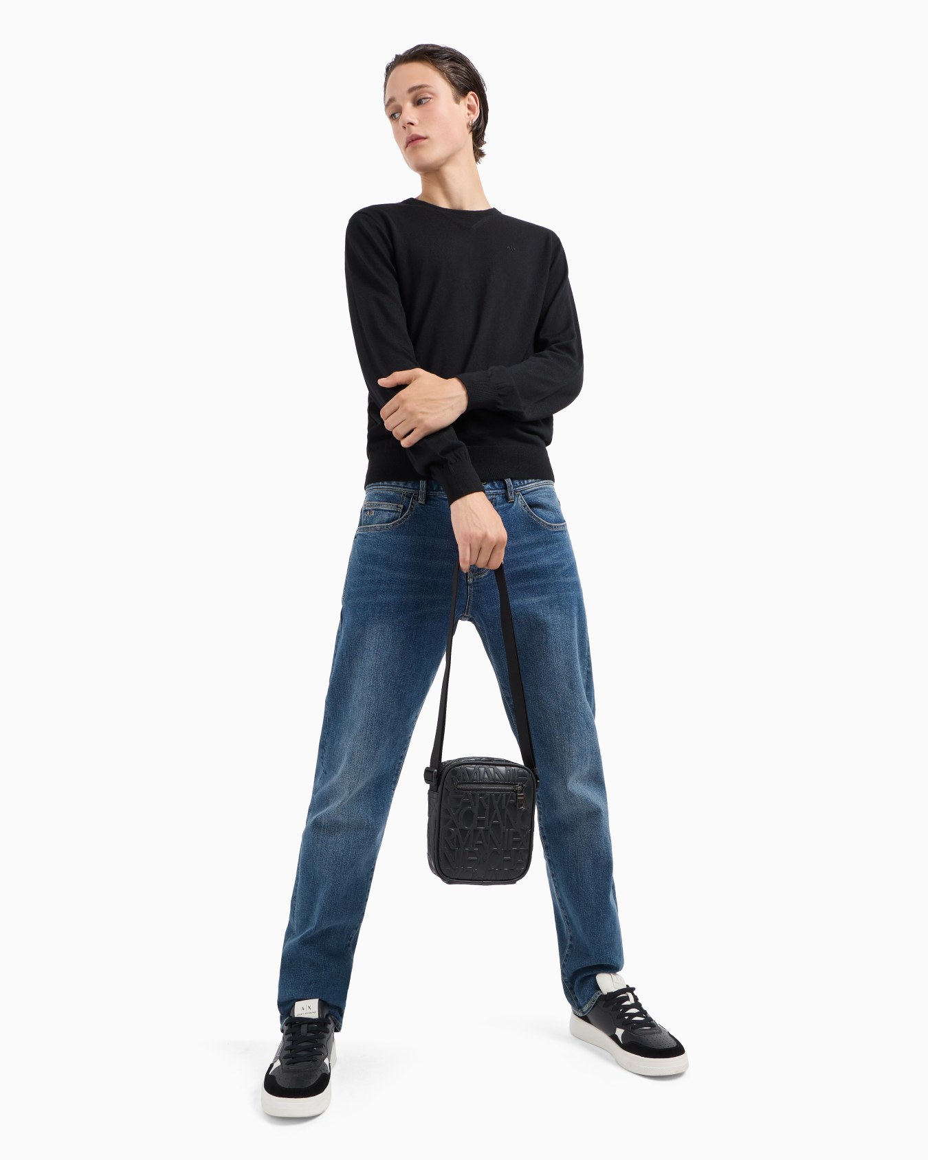 Crewneck sweater in virgin wool スライドする 3