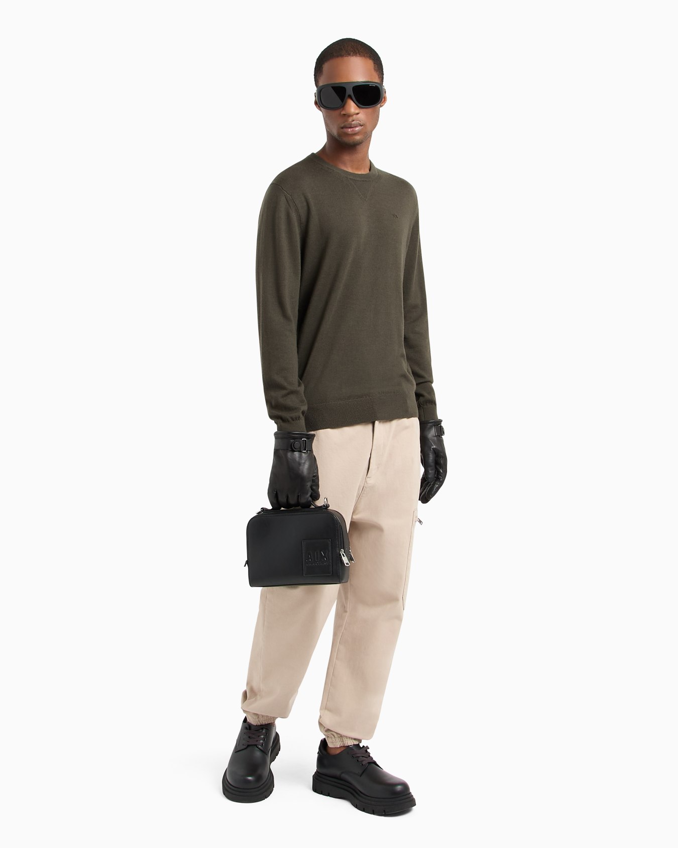 Crewneck sweater in virgin wool Slide 3