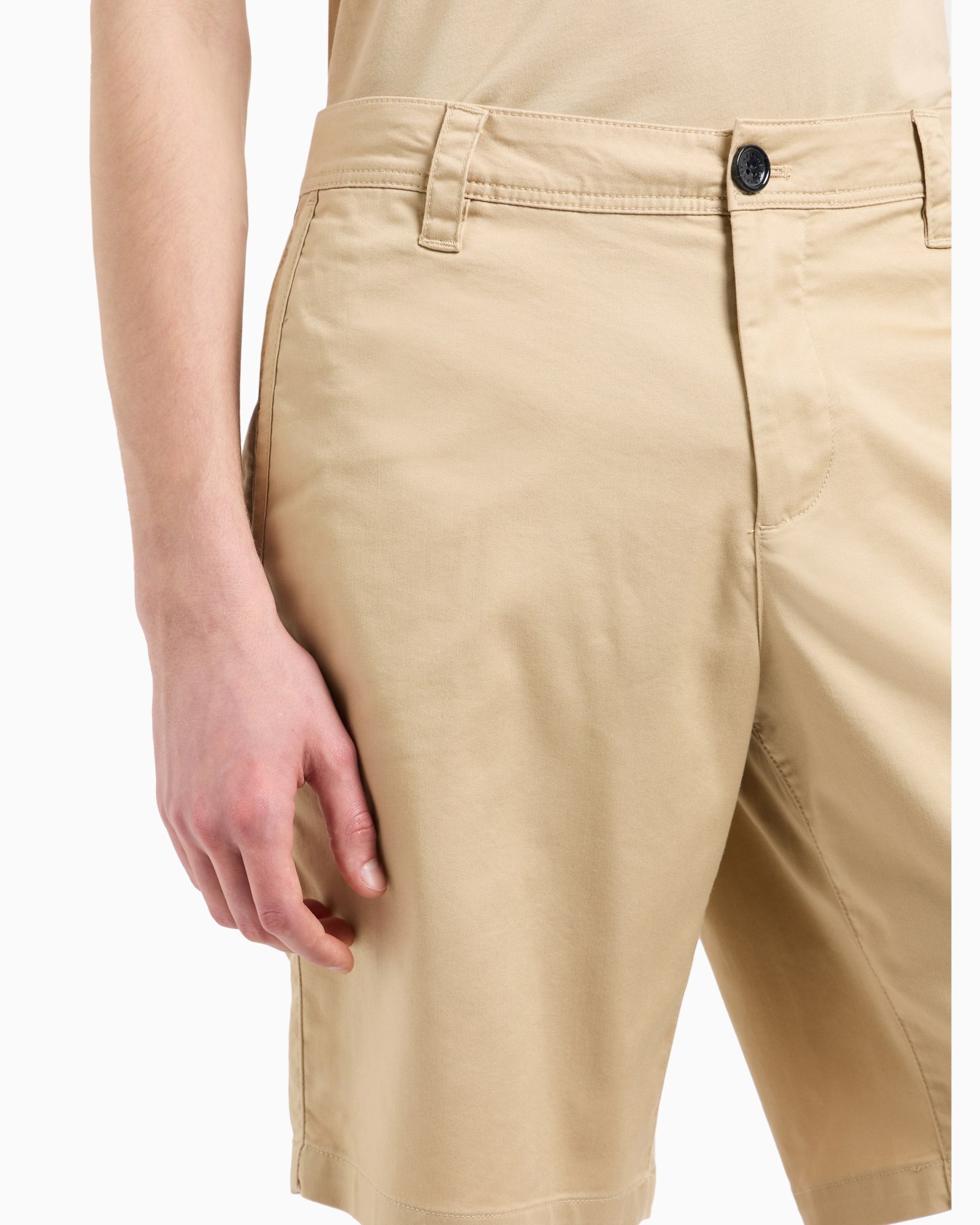 Bermuda shorts in satin stretch fabric Diapositiva 4