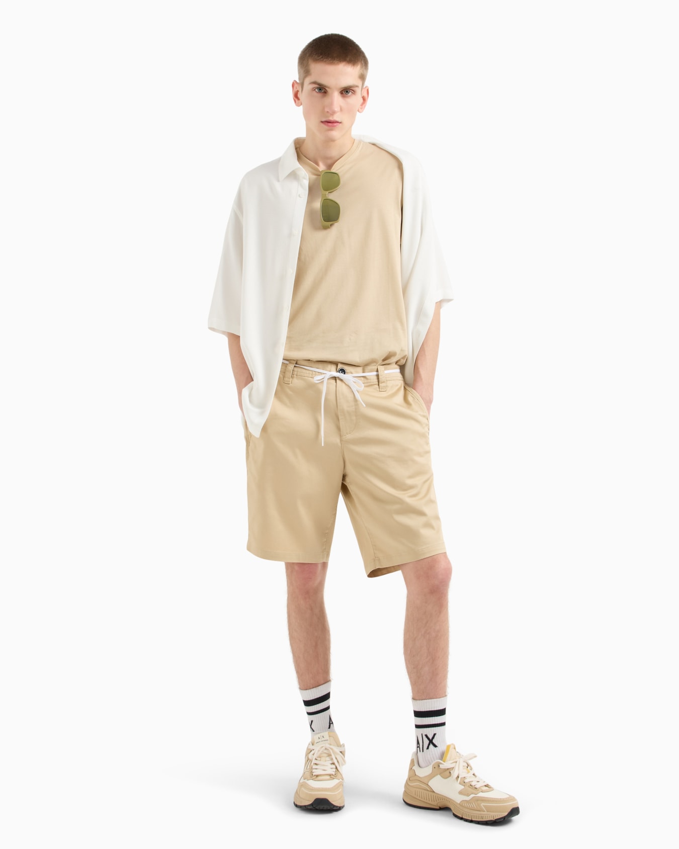 Bermuda shorts in satin stretch fabric Diapositiva 3