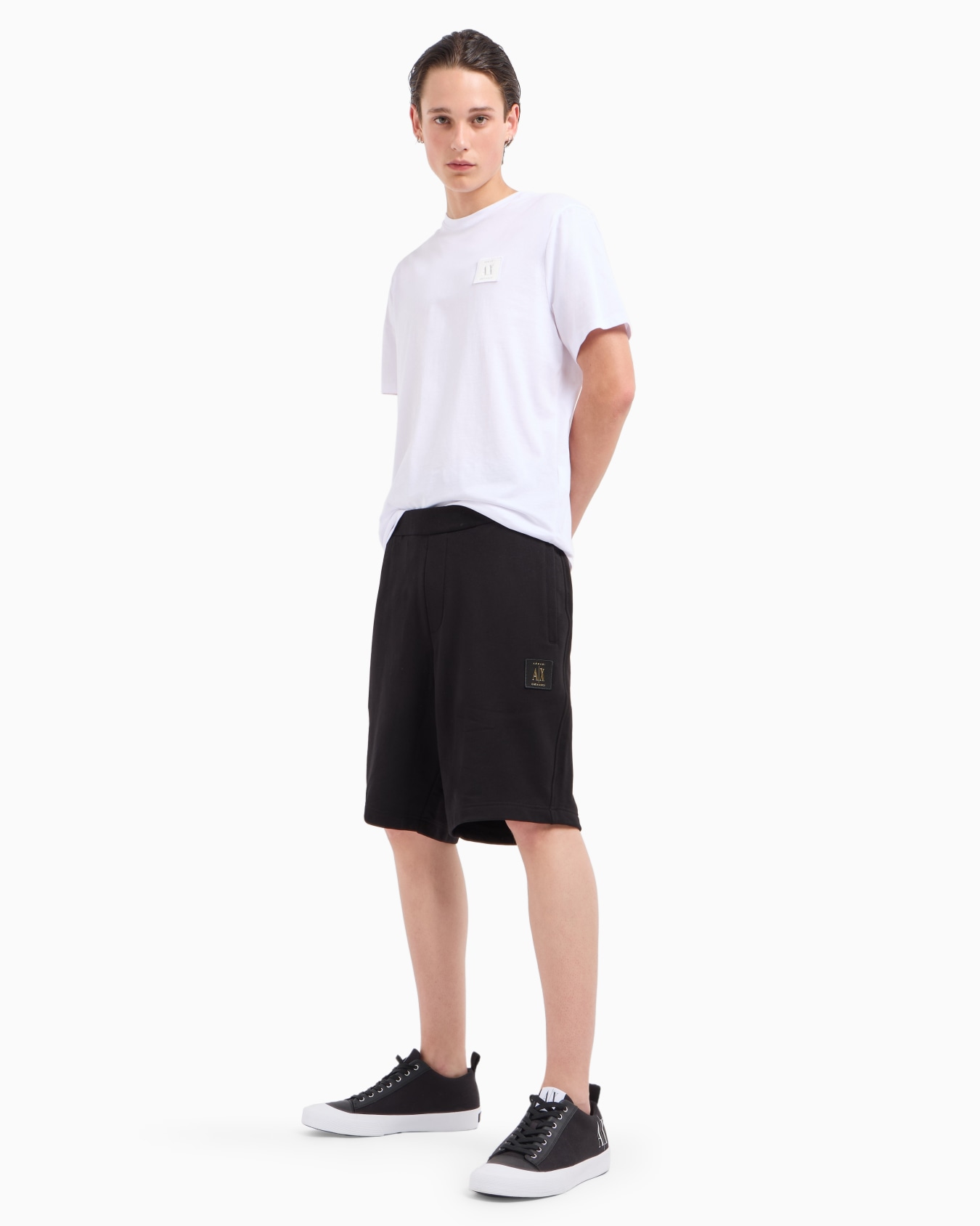 Crewneck, short-sleeved T-shirt with monogram design Slide 3