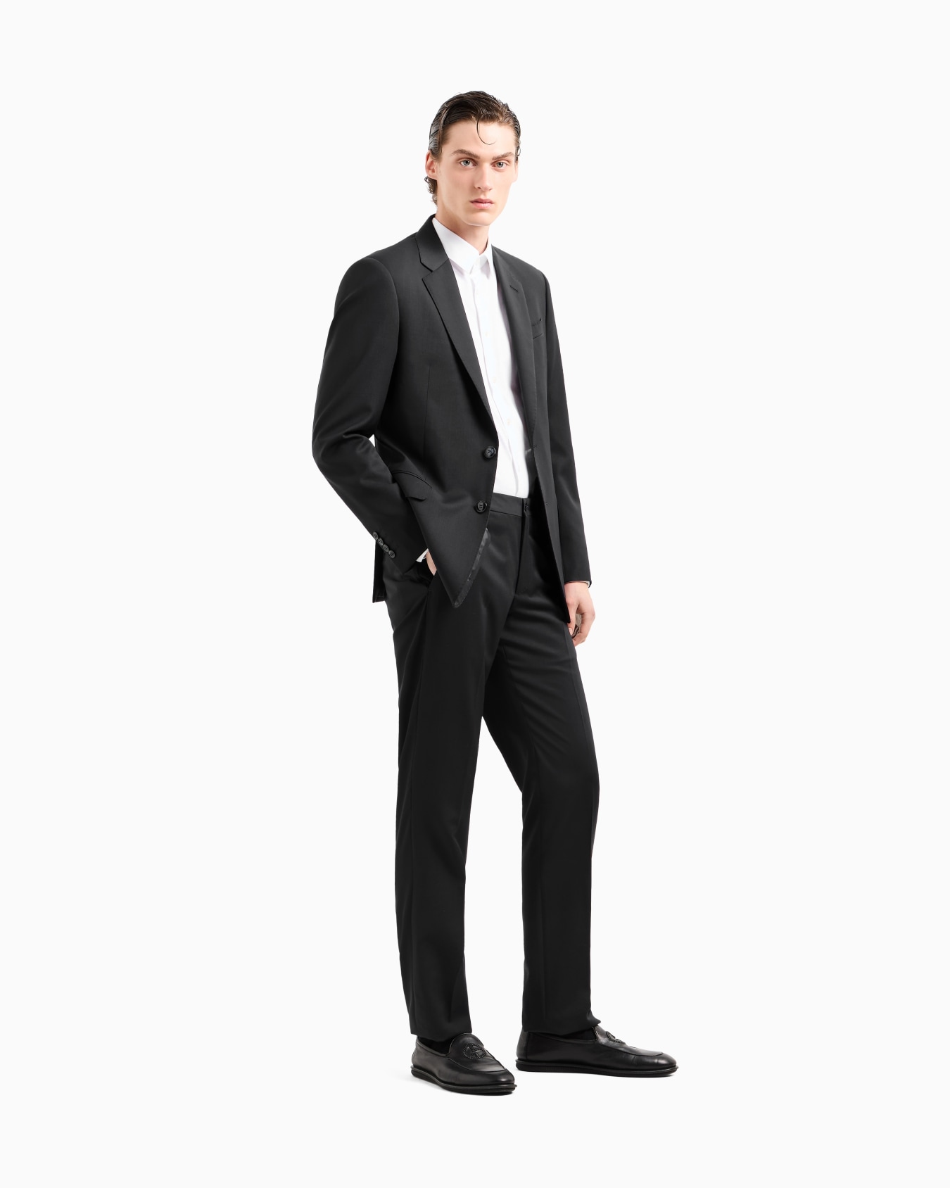 Single-breasted, water-repellent wool suit from the Soft line Slide 1