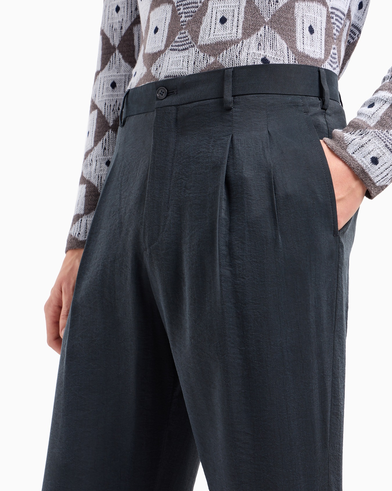 Two-dart trousers in silk-blend twill Slide 4