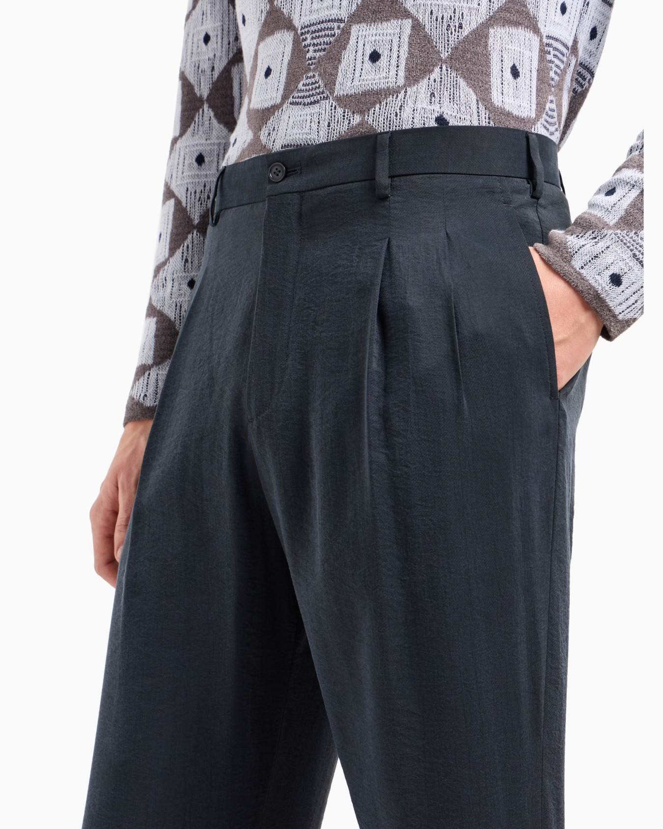 Two-dart trousers in silk-blend twill Slide 4