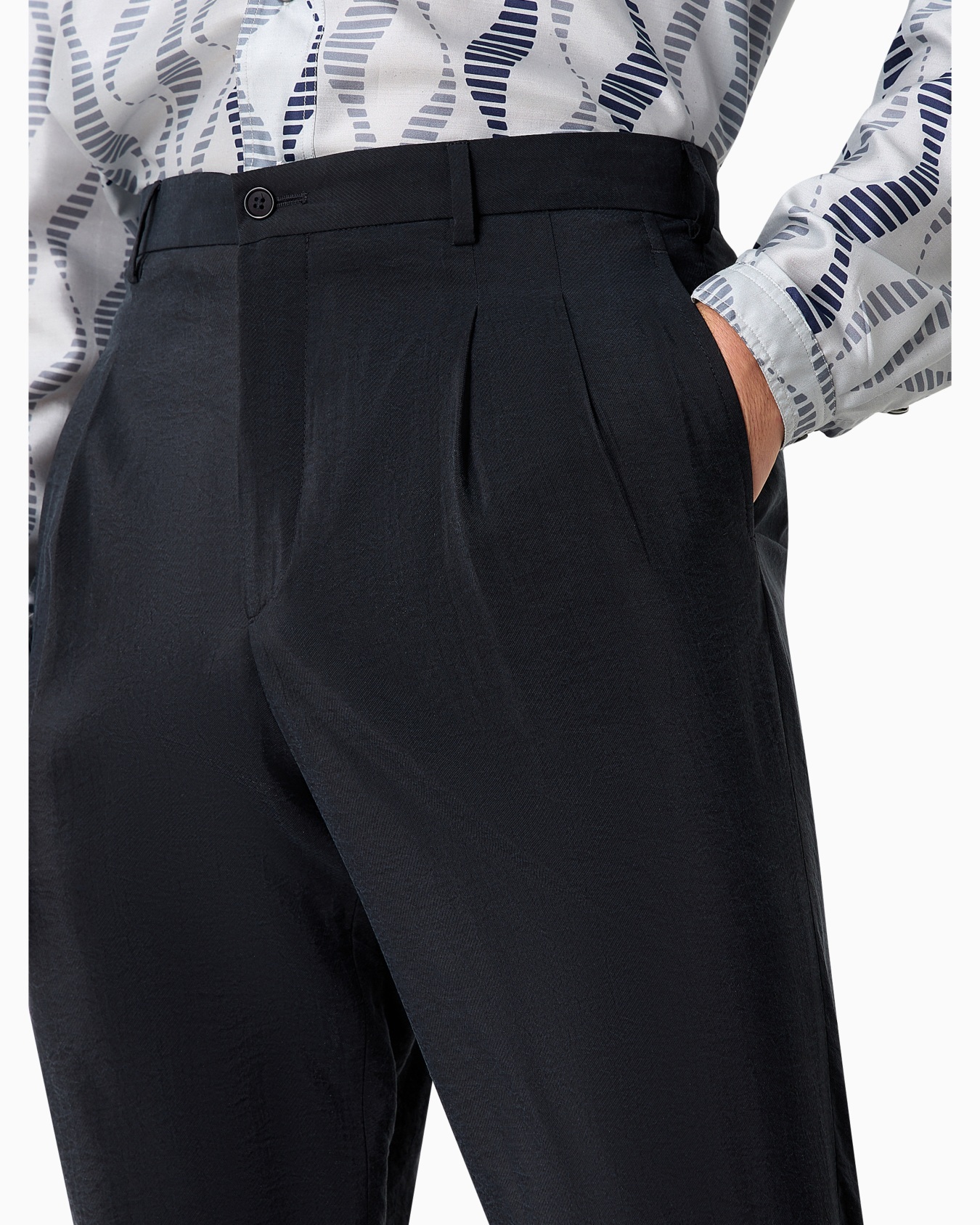Two-dart trousers in silk-blend twill Slide 5