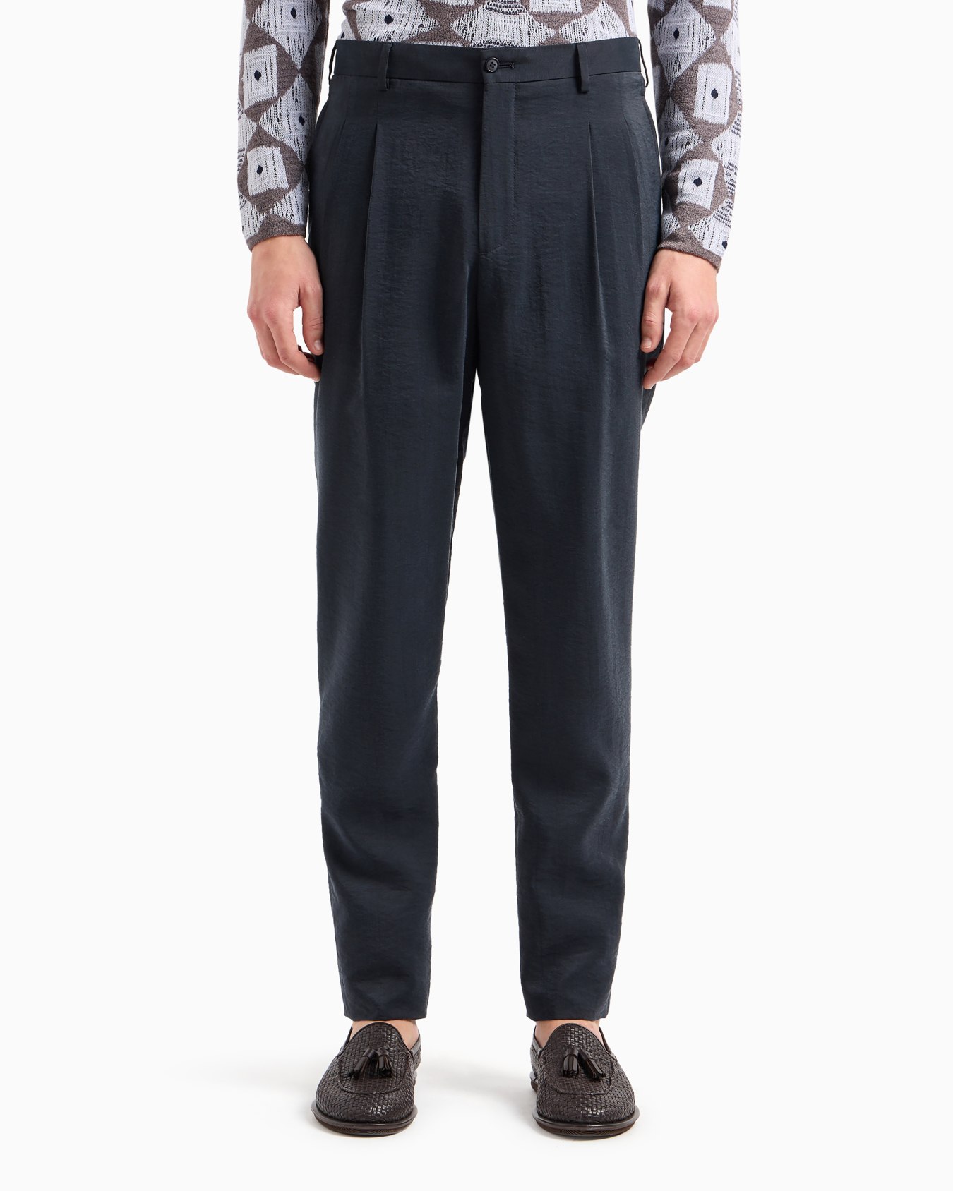 Two-dart trousers in silk-blend twill Slide 3