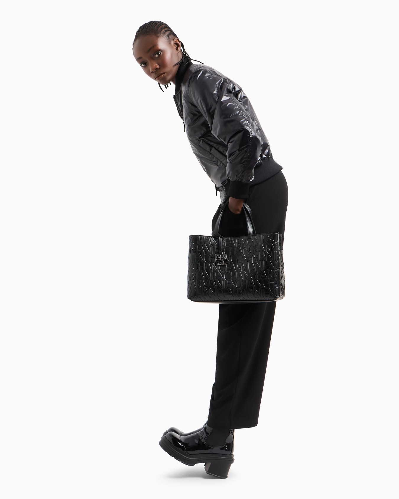 Medium shopper with handles and shoulder strap Slide 5