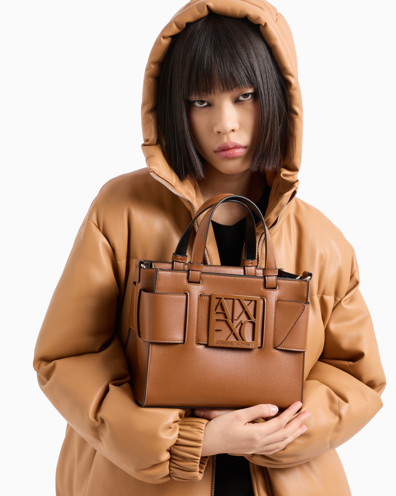 Medium tote bag with double handles and shoulder strap Slide 6