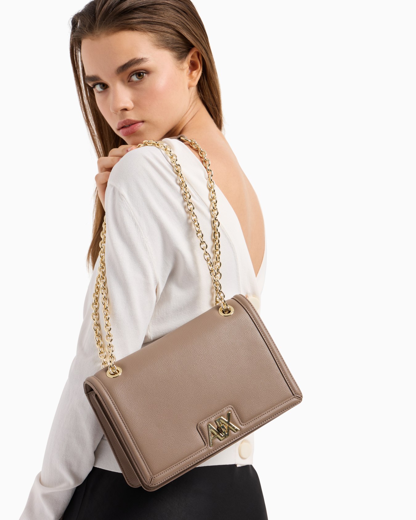 Bag with logo and chain shoulder strap Slide 6