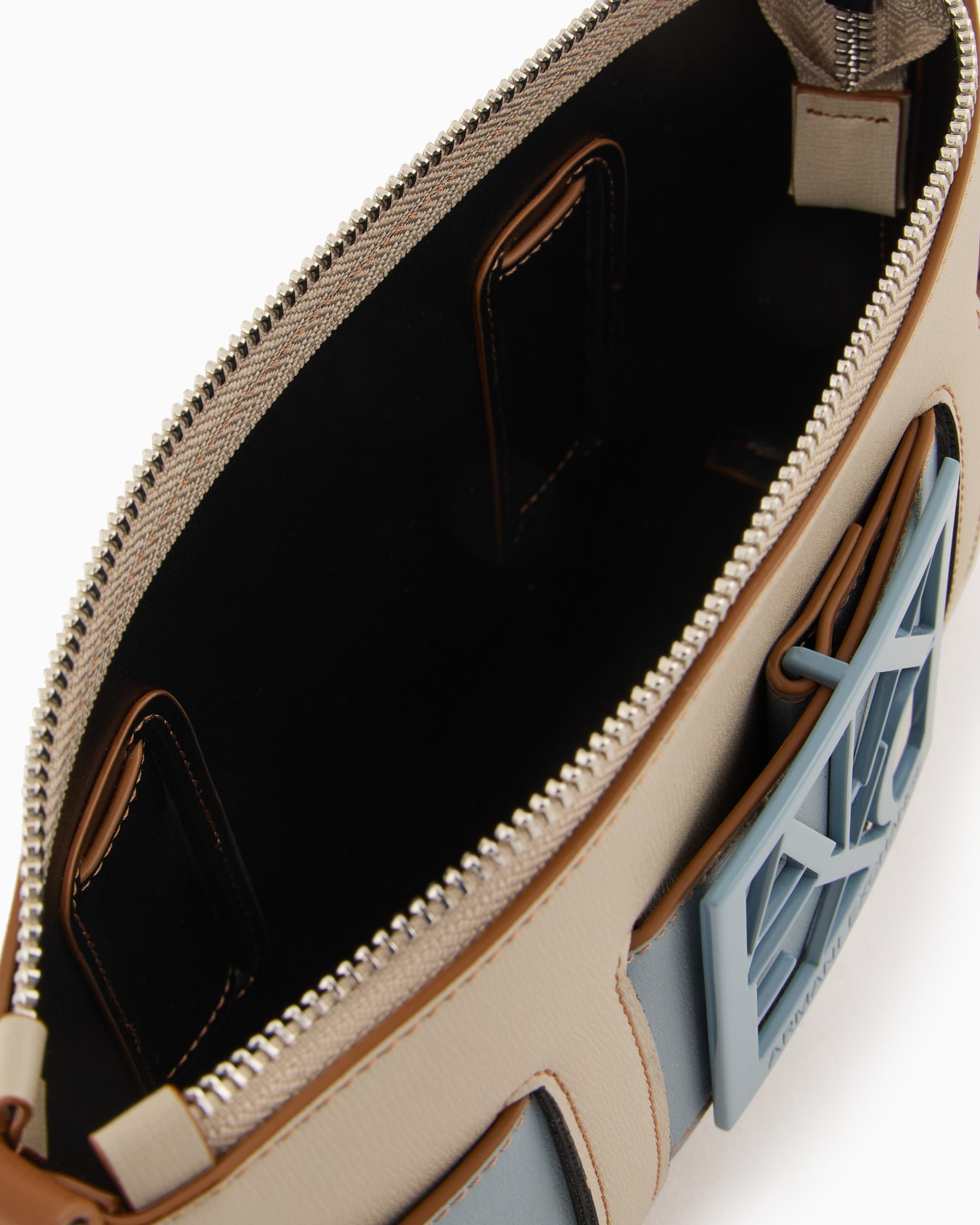  Color block shoulder bag with maxi logo Slide 3