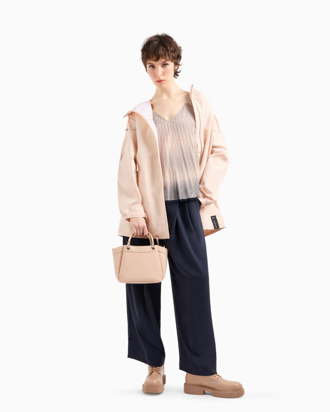 Small shaped shopper bag with double handles Slide 5