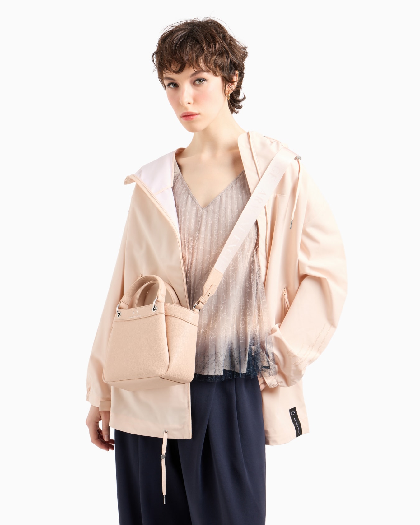Small shaped shopper bag with double handles Slide 6