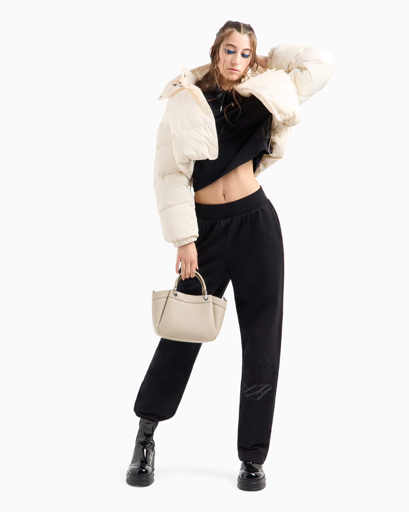 Small shaped shopper bag with double handles Slide 5