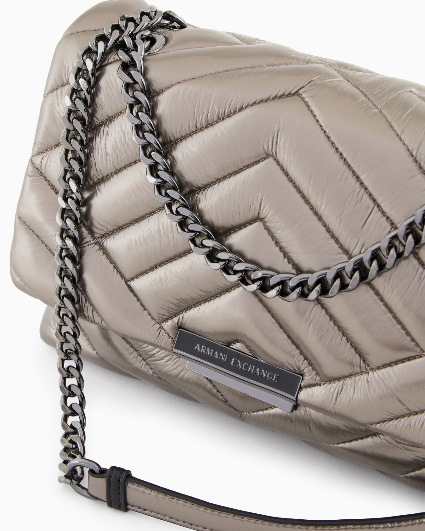 Quilted shoulder bag with chain strap Slide 4